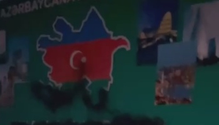 Սյունեցիները ներկ են լցրել «Բարի գալուստ Ադրբեջան» ցուցանակի վրա
