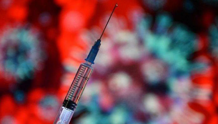 В США медработник намеренно испортил 500 доз вакцины от коронавируса