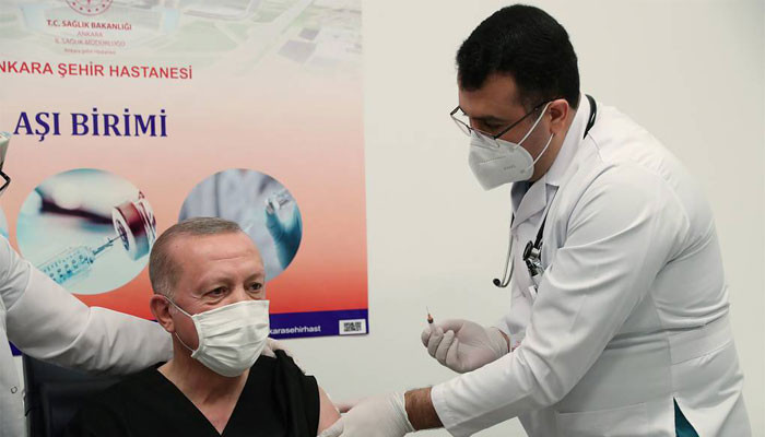 Эрдогану сделали прививку от коронавируса