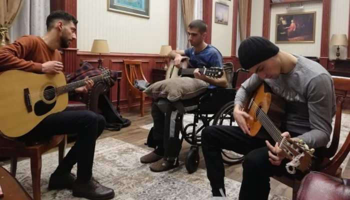 «Զինվորի տանը տղաները կիթառ նվագել են սովորում». ԵՊԲՀ ռեկտորը լուսանկար է հրապարակել