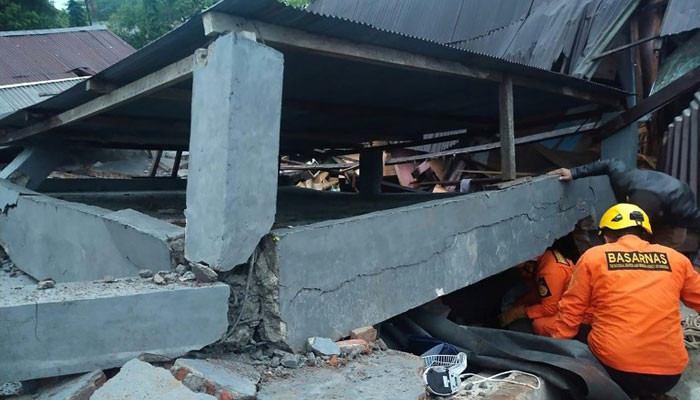 Earthquake in Indonesia destroyed a hospital