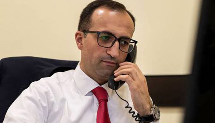Аппарат президента Армении получил документ об увольнении Арсена Торосяна