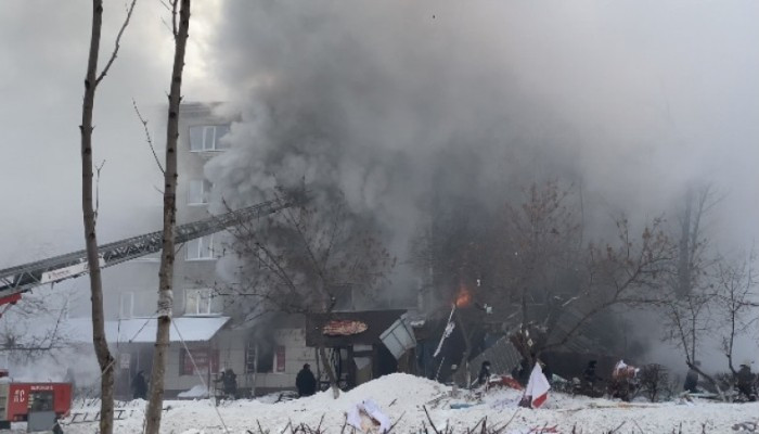 В Казахстане загорелся жилой дом: 2 человека погибли, 10 пострадали