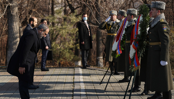 Никол Пашинян почтил память жертв резни в Сумгаите