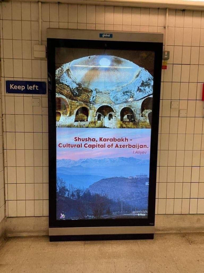 «Սկանդալային պաստառներ Լոնդոնի մետրոյում». Թոմաշ Լեխ Բուչեկն ահազանգում է