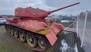Nationwide Weapon Amnesty Prompts Citizen To Give Away Tank And Artillery Gun To The Authorities