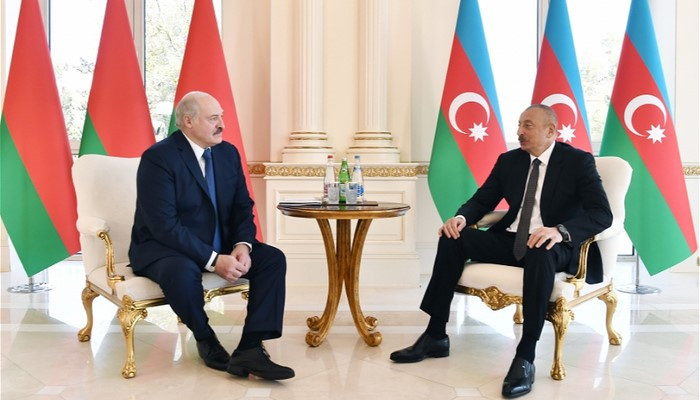 Лукашенко предложил Алиеву помощь в восстановлении Карабаха