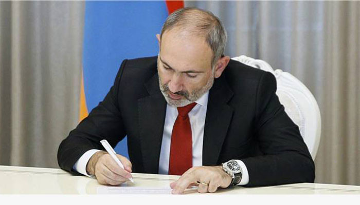 Никол Пашинян освободил от должности своего советника