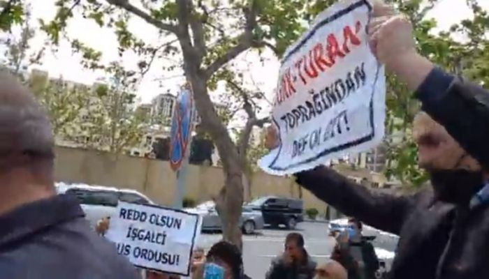 Акция протеста перед посольством России