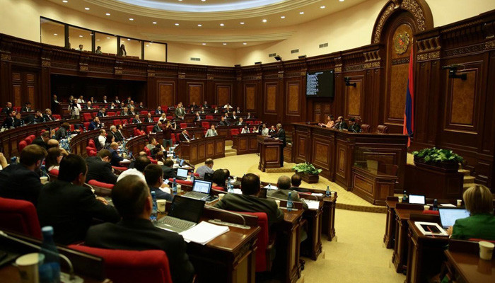 В парламенте Армении проходит обсуждение по вопросу избрания премьер-министра