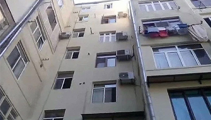 В Ереване гражданин упал с 7-го этажа