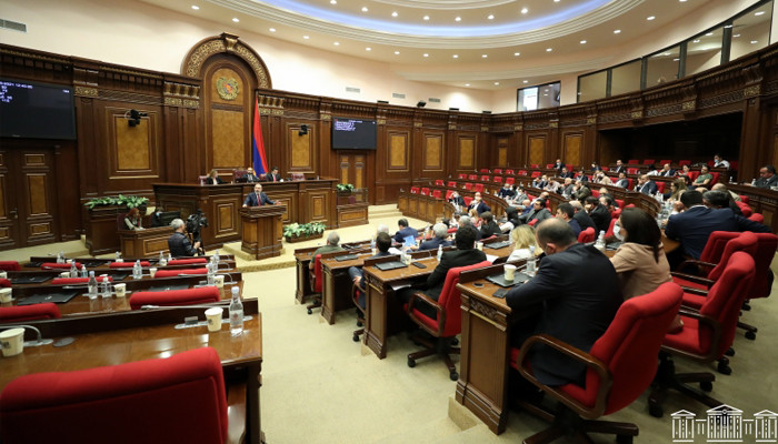 Парламент Армении вновь не избрал Пашиняна и был распущен