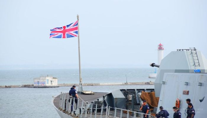 Британский военный корабль направился в Одессу