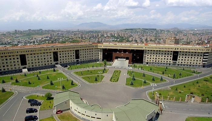 Минобороны: Подразделения ВС Армении предотвращают попытки тылового обеспечения проникших на территорию Армении азербайджанских военных