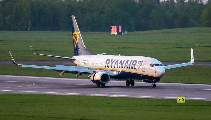 Самолет #Ryanair экстренно сел в Берлине после сообщения о бомбе