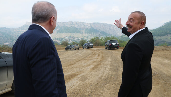 «И там будет отель»։ Алиев показал Эрдогану Степанакерт