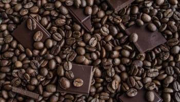 В Европе может начаться дефицит шоколада и кофе