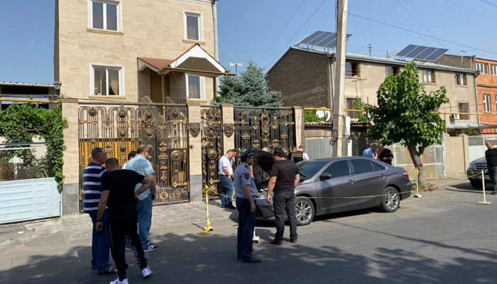 Под автомобиль Миграна Акопяна бросили гранату