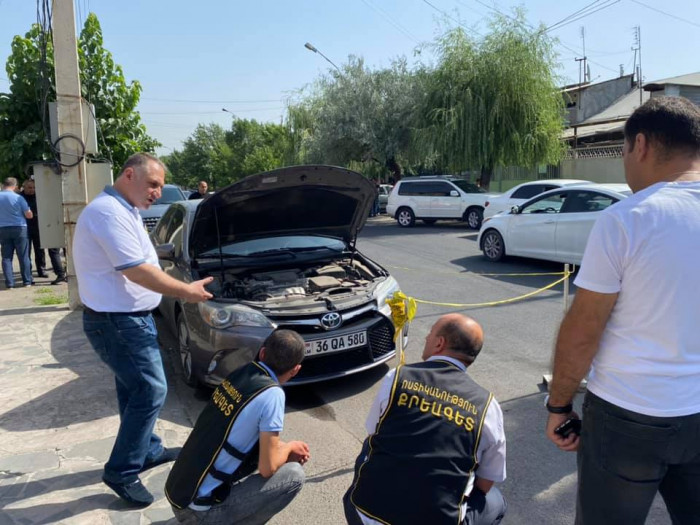 Под автомобиль Миграна Акопяна бросили гранату