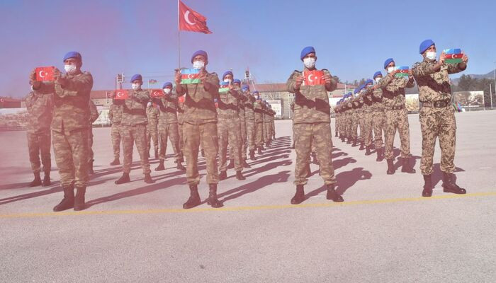 Азербайджан и Турция проводят учения на границе с Арменией