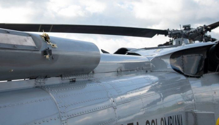 Вертолет с президентом Колумбии попал под пулеметный обстрел