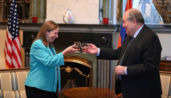 Armen Sarkissian visited U.S. Ambassador Lynne M. Tracy’s residence