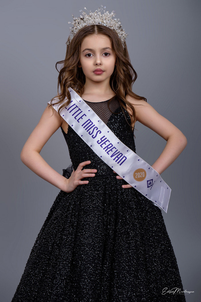 «World Beauty» միջազգային մրցույթի 2 անվանակարգերում հաղթել է հայ աղջնակը