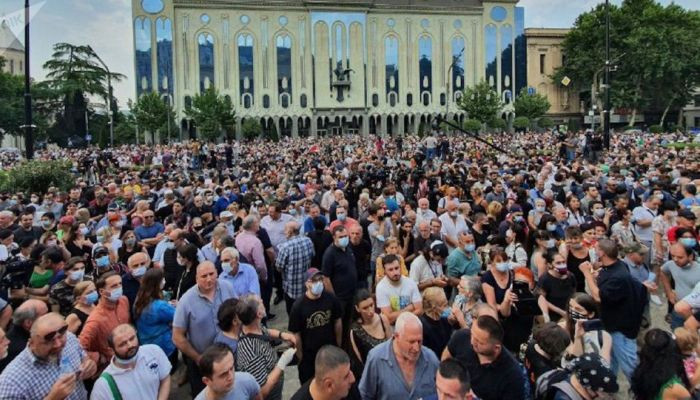 Акции протеста представителей СМИ прошли в крупных городах Грузии