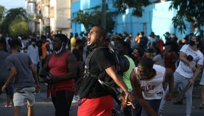 В результате беспорядков на Кубе погиб один человек