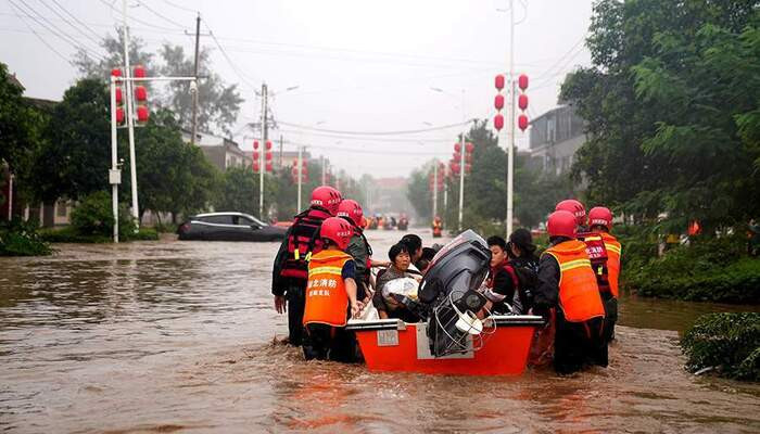 Число жертв наводнения в Китае выросло до 33 человек