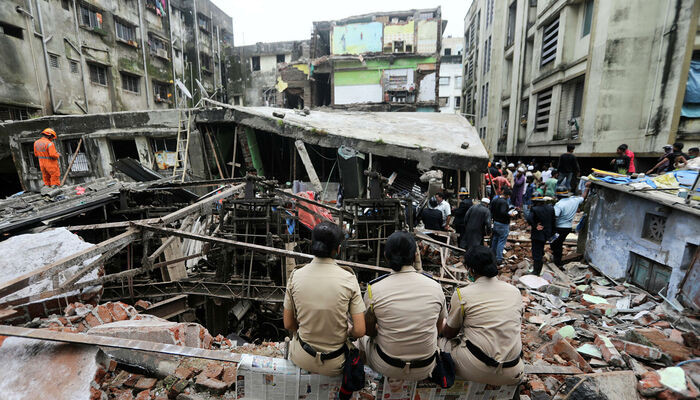 В Индии 7 человек погибли при обрушении здания