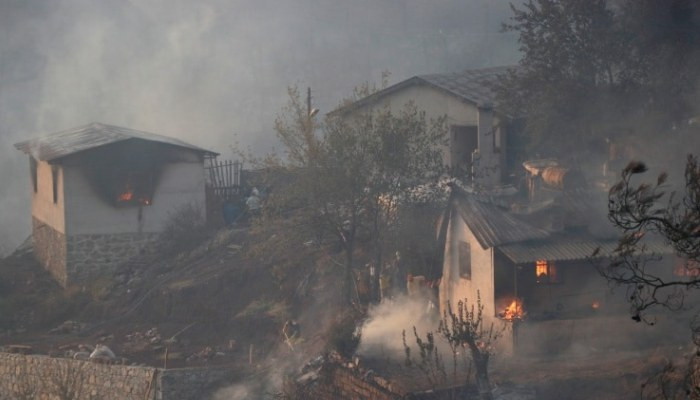 Лесной пожар в районе Бодрума усилился из-за ветра
