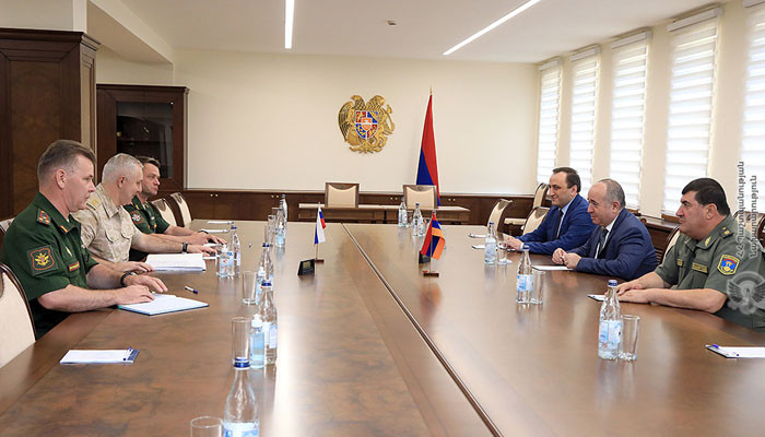 Արշակ Կարապետյանն ու Ռուստամ Մուրադովը քննարկել են իրադրությունը հայ-ադրբեջանական սահմանին