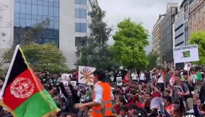 Сотни афганцев вышли на митинг у здания Еврокомиссии