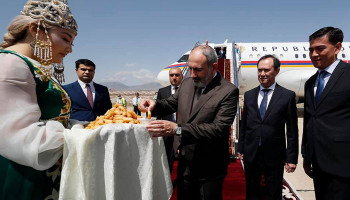 Nikol Pashinyan held a meeting with Kyrgyzstan president Sadyr Zhaparov