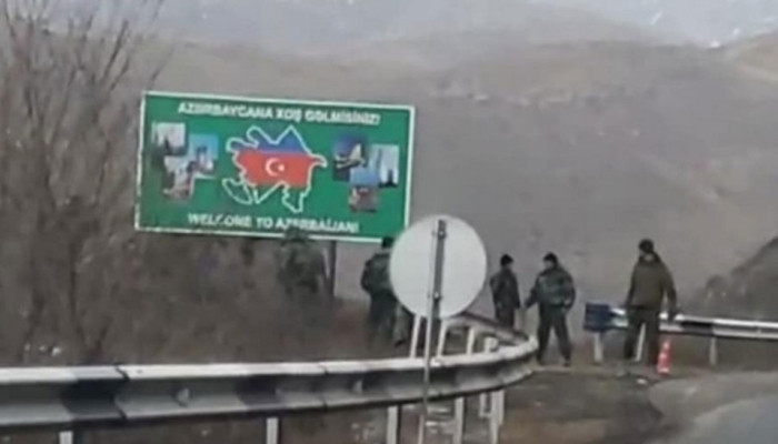 СНБ Армении сообщил, что ВС Азербайджана перекрыли связывающую республику Ираном дорогу. #ТАСС