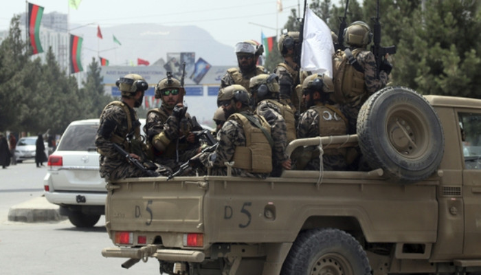 «Ամերիկայից՝ սիրով». Թալիբներն առգրաված զինամթերքի ցուցադրություն են կազմակերպել