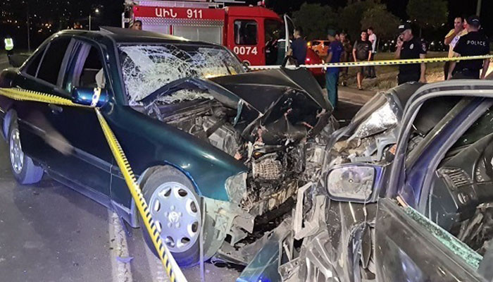 В результате ДТП на Цицернакабердском шоссе погиб 27-летний водитель