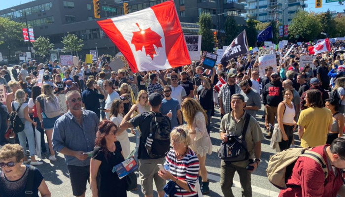 Акции протеста против обязательные прививки в Канаде