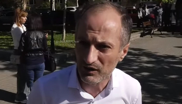 Акция протеста перед зданием Минздрава: подвергнут приводу врач Ованес Геворгян