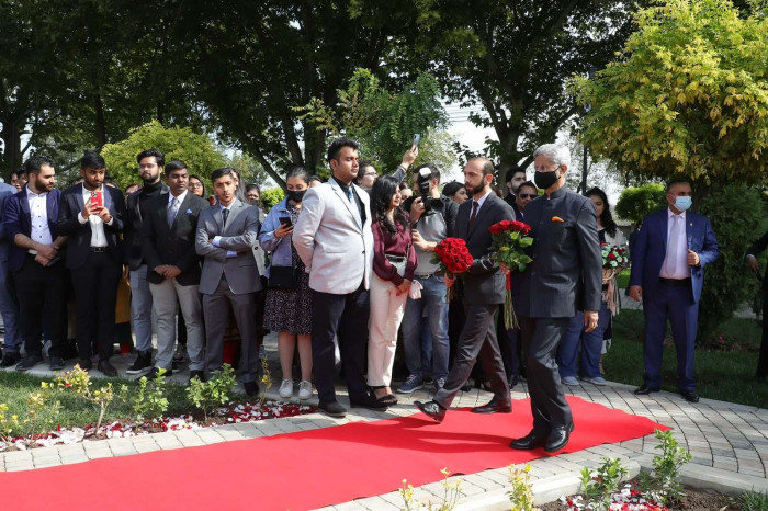ՀՀ և Հնդկաստանի ԱԳ նախարարներն այցելել են Մահաթմա Գանդիի հուշարձան․ ԱԳՆ
