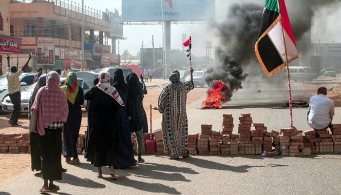 Военные объявили в Судане ЧП и распустили правительство