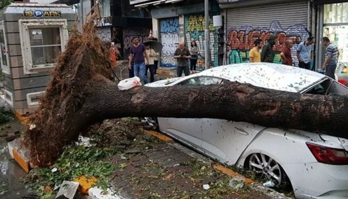 Son dakika: Meteoroloji uyarmıştı, fırtına vurdu... İstanbul ve Zonguldak'ta 5 kişi hayatını kaybetti! İstanbul Valiliği'nden flaş karar