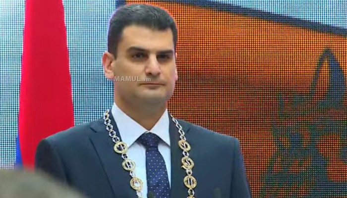 Новый мэр Еревана Грачья Саркисян принес присягу