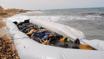 Libya'da 27 göçmenin cesedi sahile vurdu