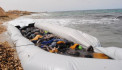 Libya'da 27 göçmenin cesedi sahile vurdu