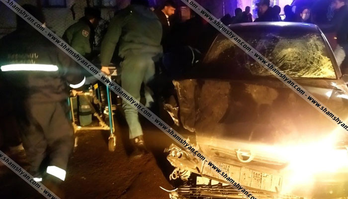 В Ереване 25-летний водитель совершил наезд на трех пешеходов и врезался в «Mercedes»
