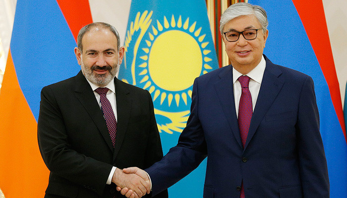 Лидеры ОДКБ приняли решение направить в Казахстан коллективные миротворческие силы, объявил Пашинян