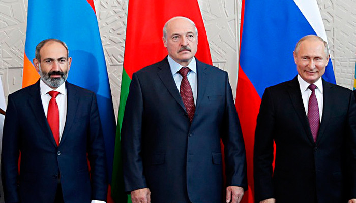 Путин обсудил ситуацию в Казахстане с Лукашенко и Пашиняном