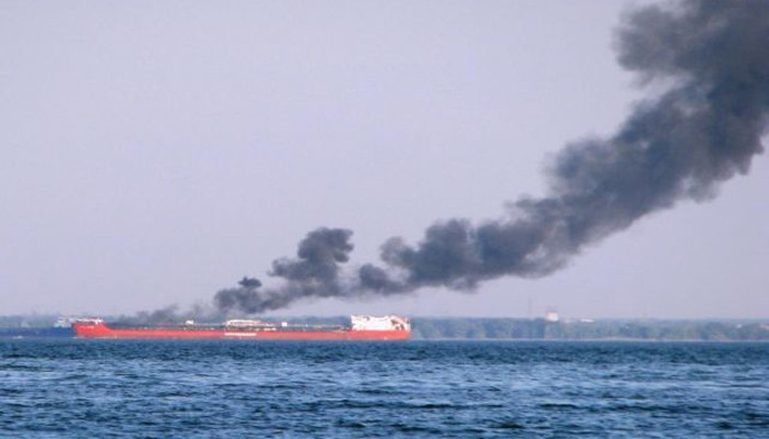 В Черном море на борту танкера с 700 тоннами мазута произошел пожар